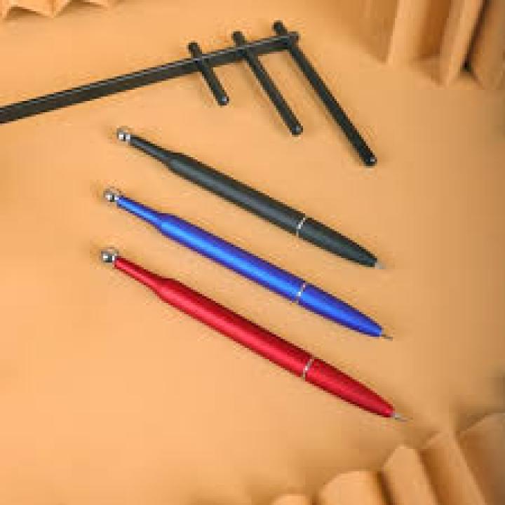 Magnetic pen stand